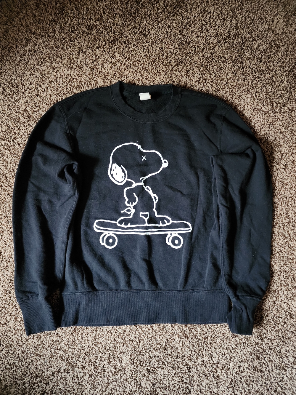 Uniqlo UT KAWS x Peanuts Snoopy Skateboard Womens Sweatshirt Size XS